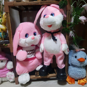 레트로 움직이는 토끼인형 일괄 택포