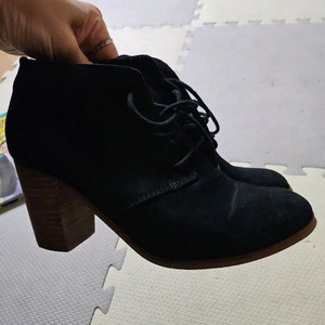 TOMS 스웨이드 앵클 부츠