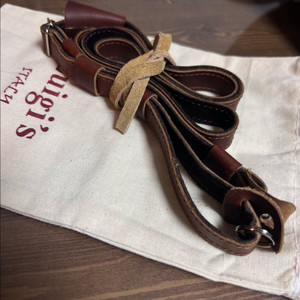 루이지 가죽 넥스트랩 카메라