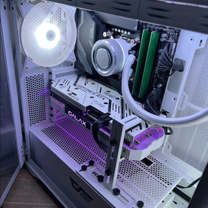 화이트 조립 PC 팝니다