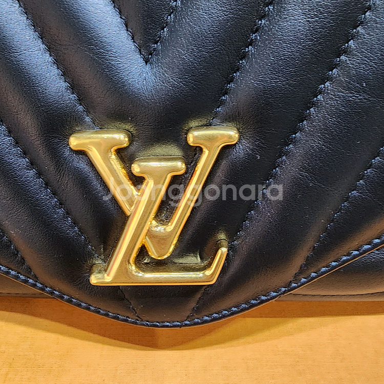 루이비통 LV 뉴웨이브 체인백 블랙 MM 내장칩--2