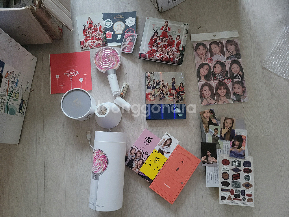 첫번째사진이후물건더나옴)트와이스 응원봉 앨범 스위스--0