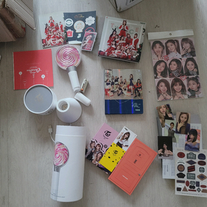 첫번째사진이후물건더나옴)트와이스 응원봉 앨범 스위스