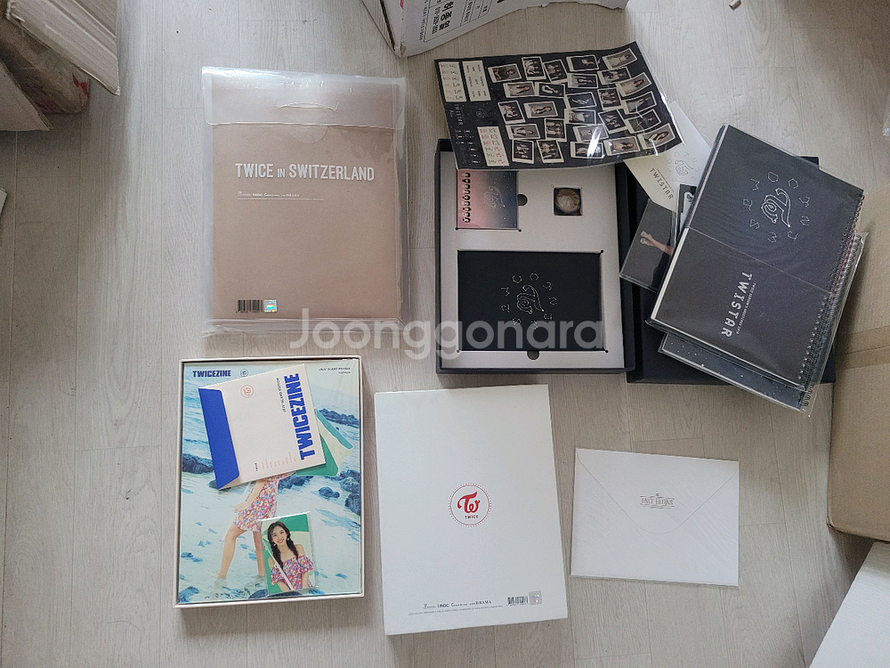 첫번째사진이후물건더나옴)트와이스 응원봉 앨범 스위스--4