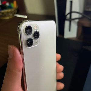 아이폰11 프로맥스 512GB 화이트 팝니다 S급