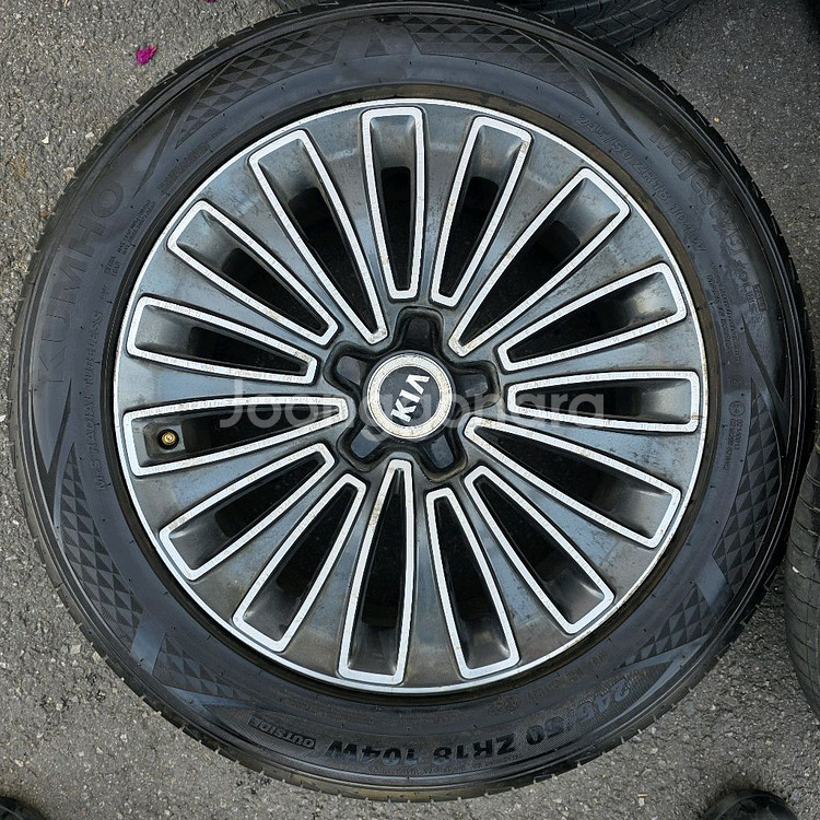 K9 18인치 중고 휠타이어 세트 팔아요 245 50--2