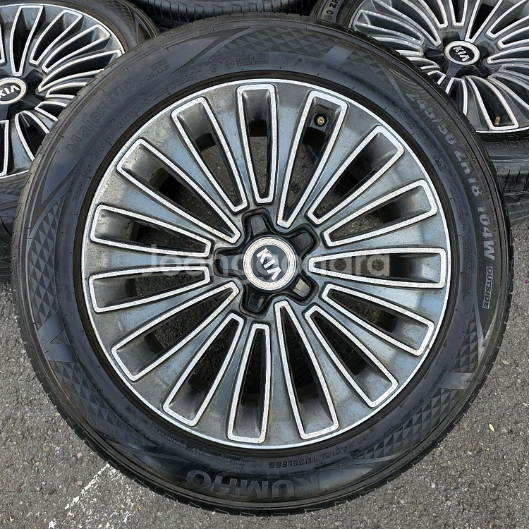 K9 18인치 중고 휠타이어 세트 팔아요 245 50--1