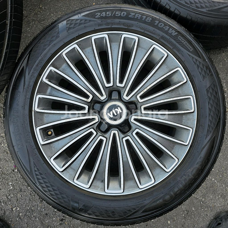 K9 18인치 중고 휠타이어 세트 팔아요 245 50--4