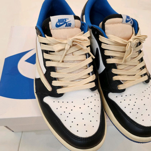 조던1 트래비스 스캇 밀리터리 블루 270