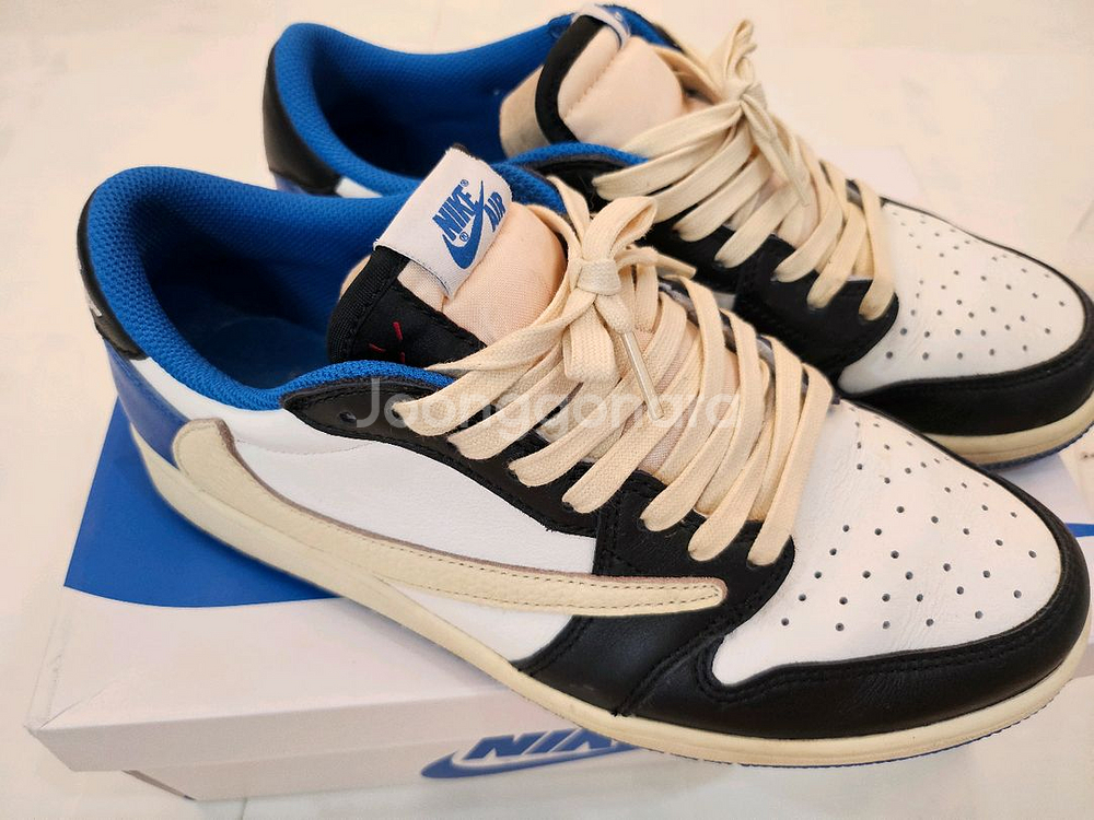 조던1 트래비스 스캇 밀리터리 블루 270--1