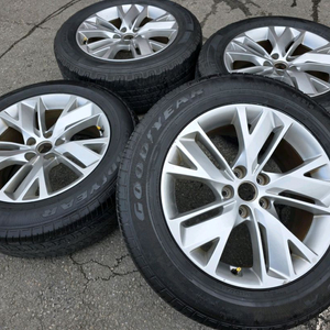 제네시스 GV70 18인치 중고 휠타이어 세트 팔아요