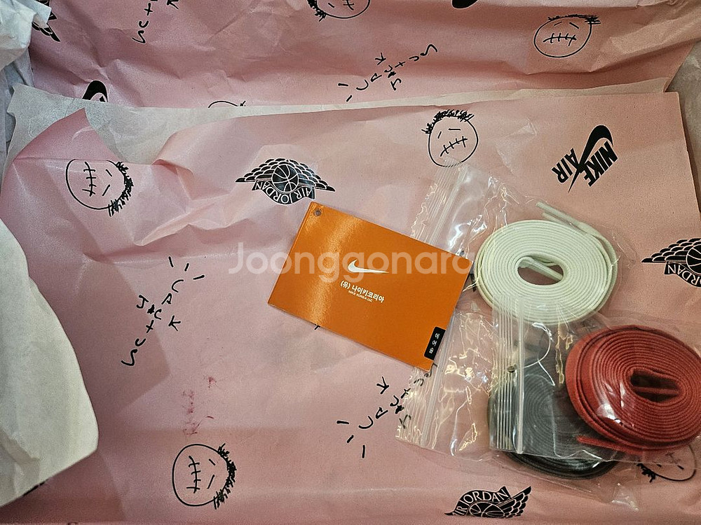 조던1 트래비스스캇 리버스모카 270--5