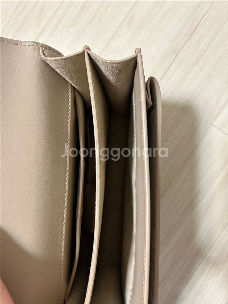 입생로랑 선셋백 베이지 미디움 팔아요!--4