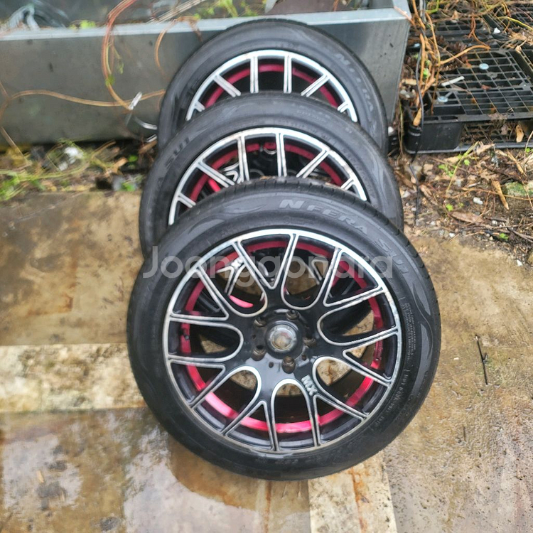 휠타이어 팝니다. 3짝밖에 없습니다.--0