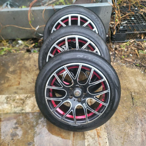 휠타이어 팝니다. 3짝밖에 없습니다.