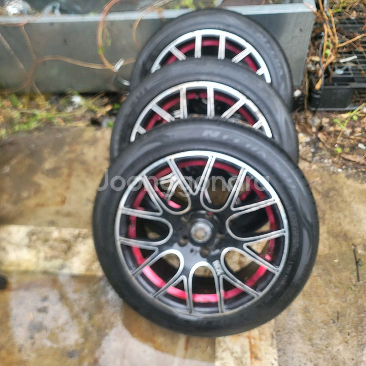 휠타이어 팝니다. 3짝밖에 없습니다.--3