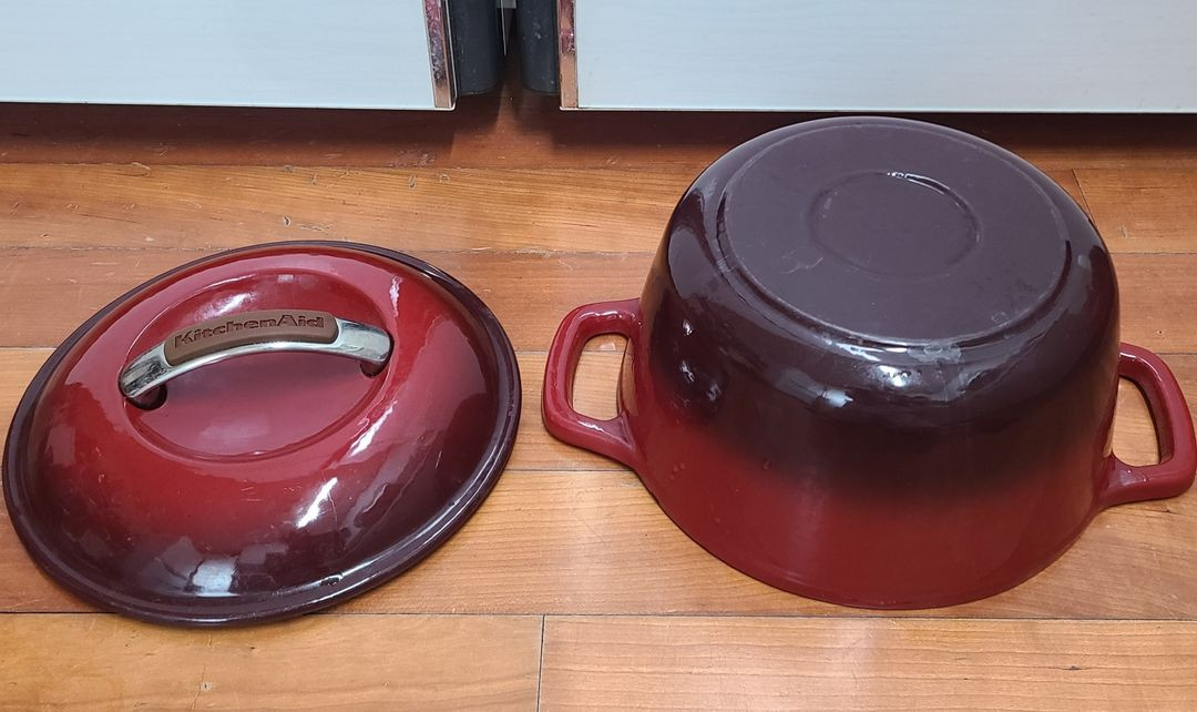 키친에이드 무쇠냄비 이미지