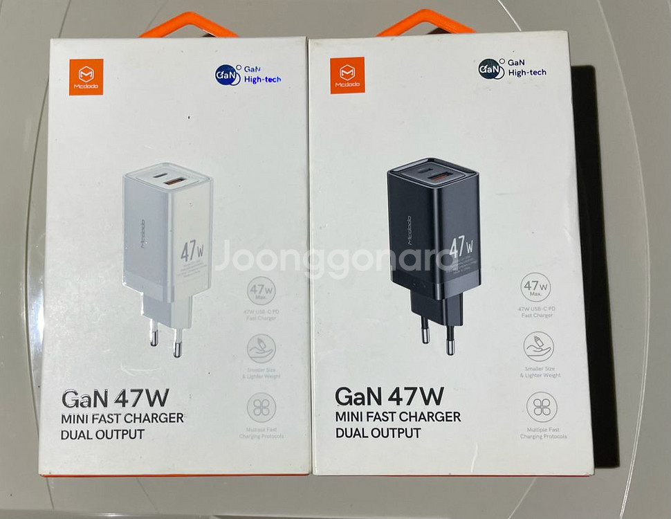 고속충전기 47W 듀얼 포트 팝니다.--0
