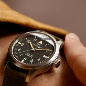 iwc 마크 12 15 트리튬모델 구합니다.