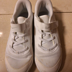 # 나이키 흰색 아동 운동화(220)