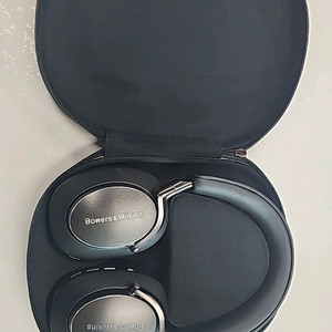 Bowers&Wilkins px8