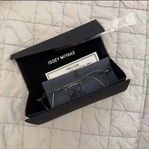 이세이미야케 금자안경