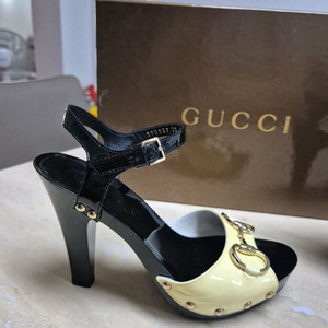 구찌 에나멜 샌들 정품