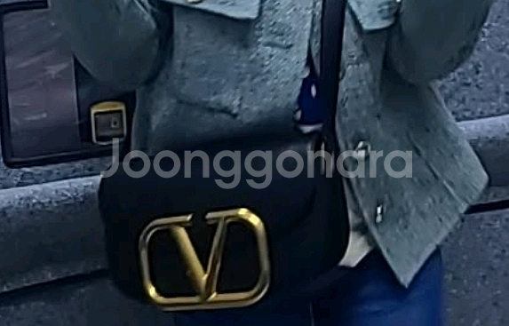 발렌티노 크로스백--0