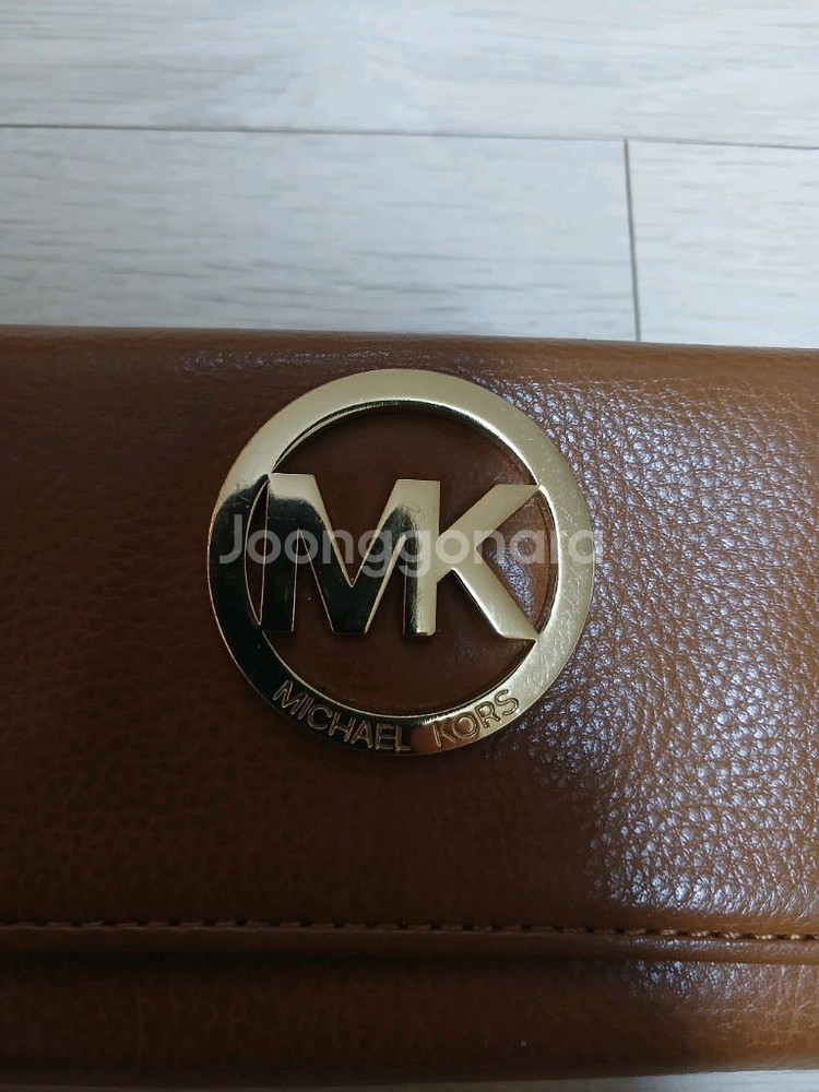 마이클코어스 가죽지갑--1