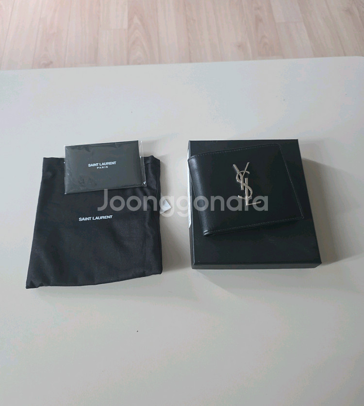 생로랑 은장 모노그램 남성 블랙 반지갑 453276 0--1