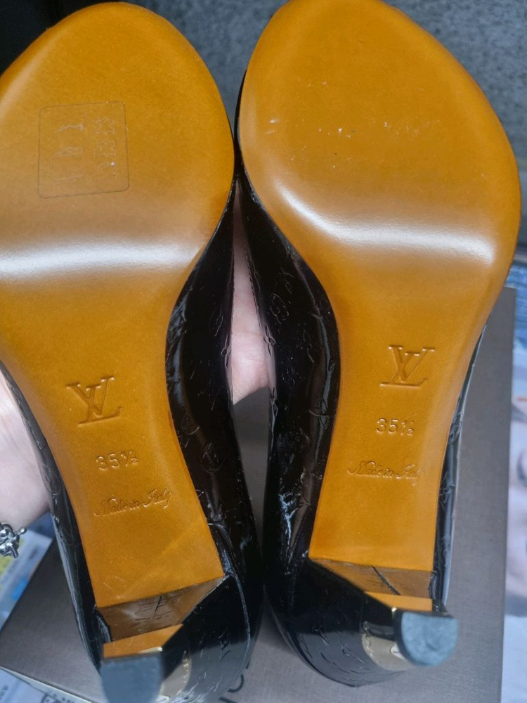 루이비통 오픈토우 샌달35 1/2--1