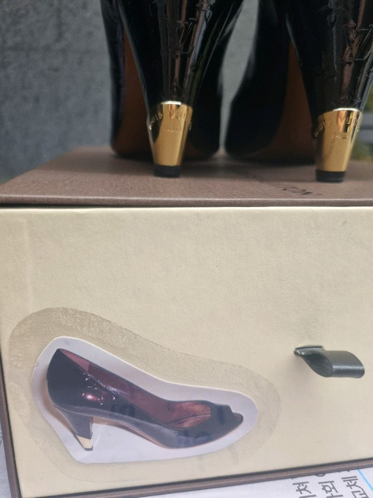 루이비통 오픈토우 샌달35 1/2--6