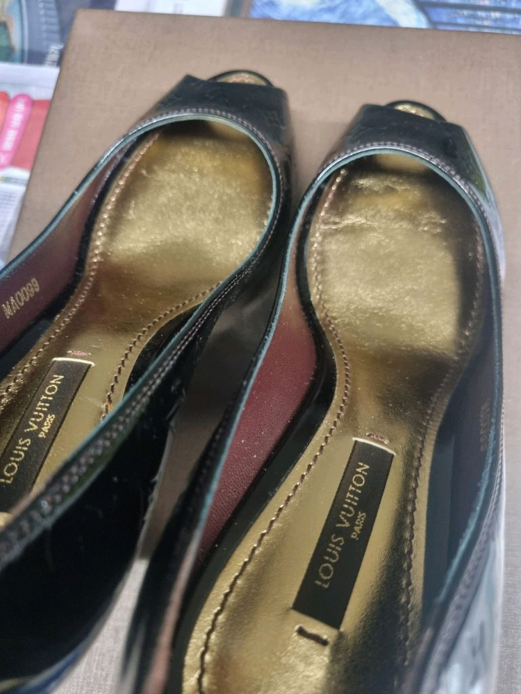 루이비통 오픈토우 샌달35 1/2--5