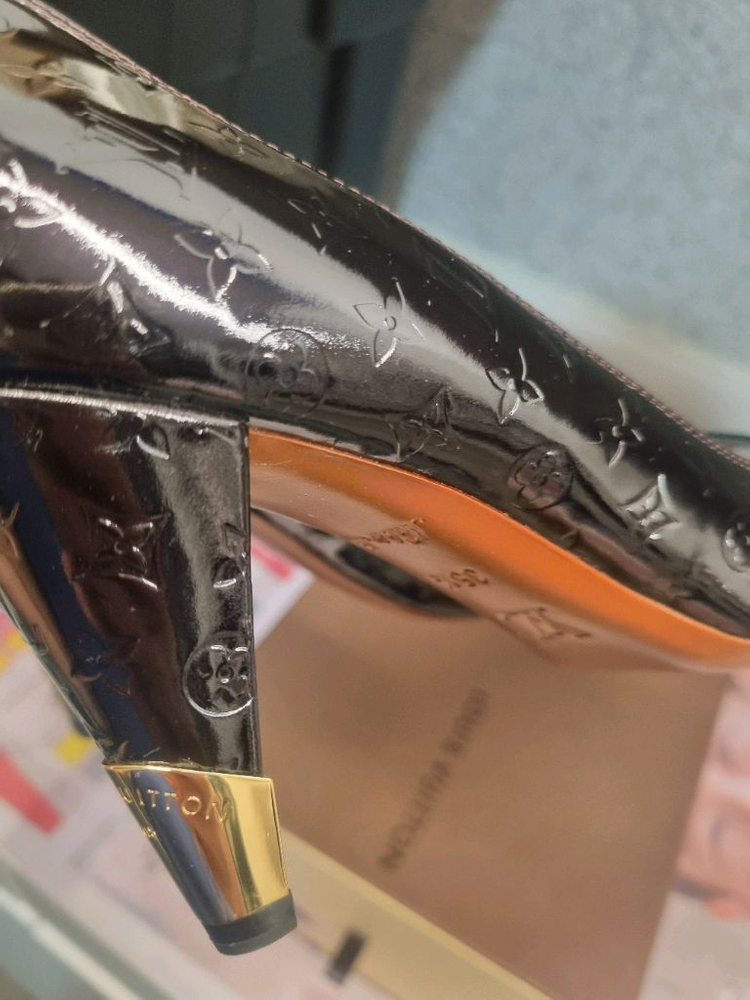 루이비통 오픈토우 샌달35 1/2--4