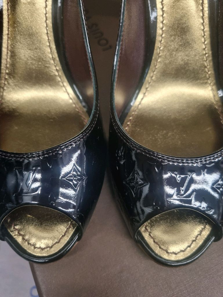 루이비통 오픈토우 샌달35 1/2--7