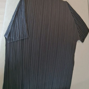 플리츠플리즈 그래이 반팔상의