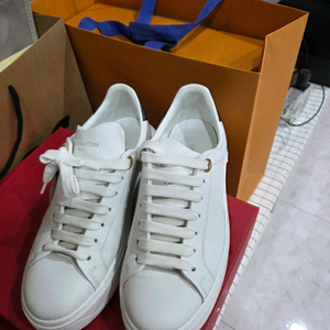 루이비통 타임아웃 시바견 키링 235