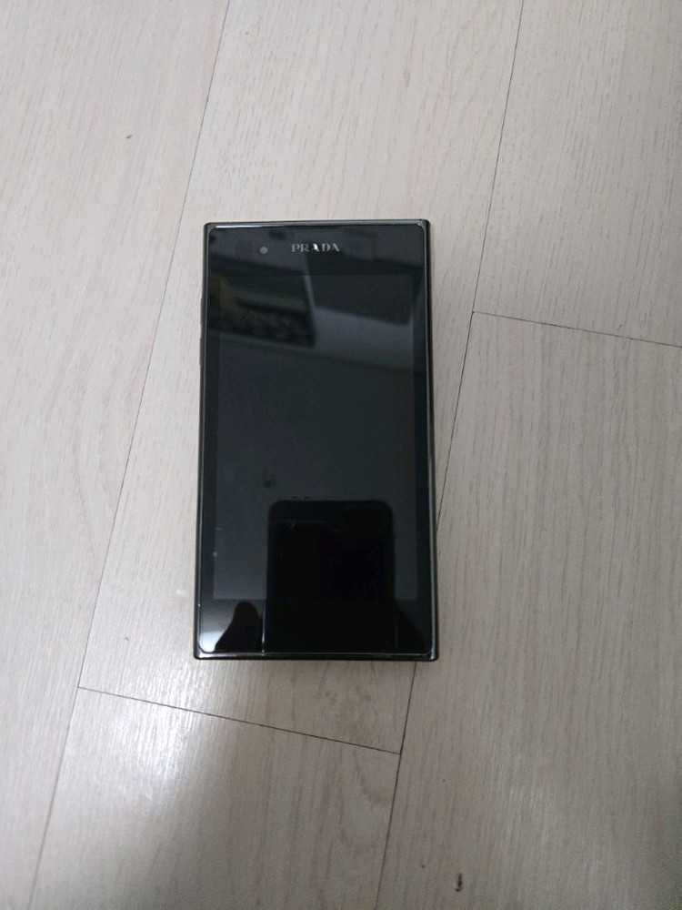 프라다폰 이미지