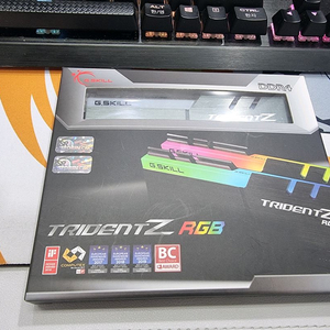 TRIDENT Z RGB DDR4 3200 16GB