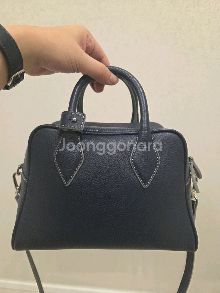 띠서울 킴스어패럴 레옹백 팔아요.(남색)--0