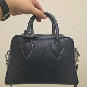 띠서울 킴스어패럴 레옹백 팔아요.(남색)