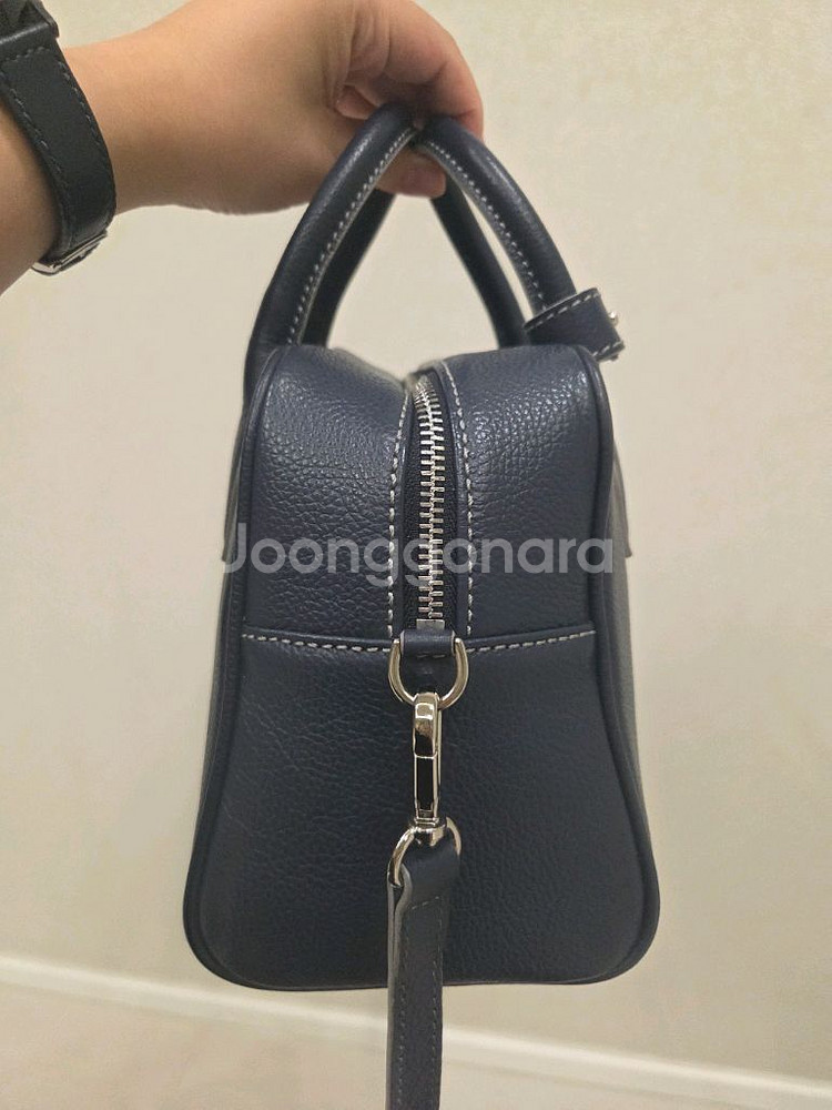 띠서울 킴스어패럴 레옹백 팔아요.(남색)--3