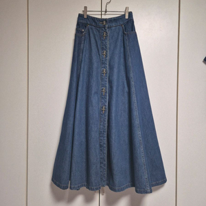 한섬 랑방 데님 로고 버튼 롱 플레어 스커트