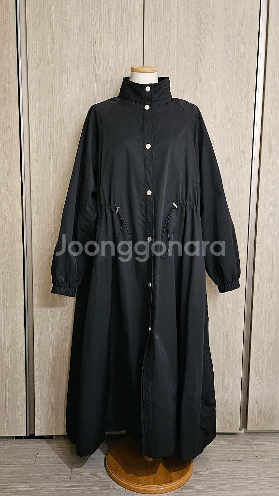 (새상품)청담동 편집샵 프라다원단 바람막이 블랙 롱코트--1