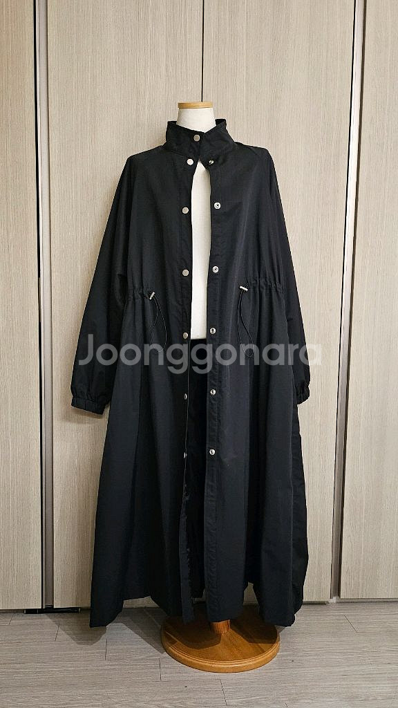 (새상품)청담동 편집샵 프라다원단 바람막이 블랙 롱코트--2