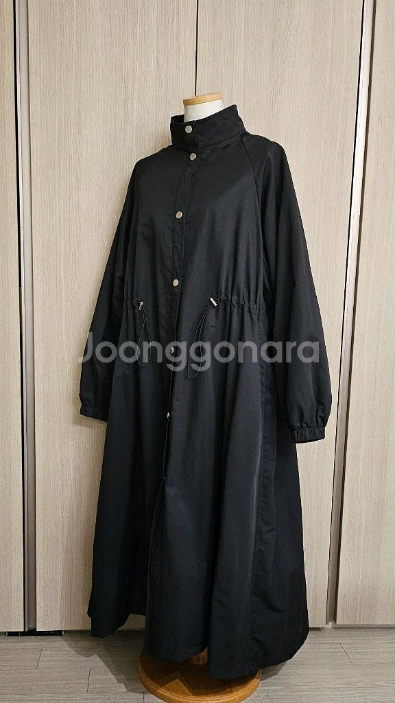 (새상품)청담동 편집샵 프라다원단 바람막이 블랙 롱코트--4