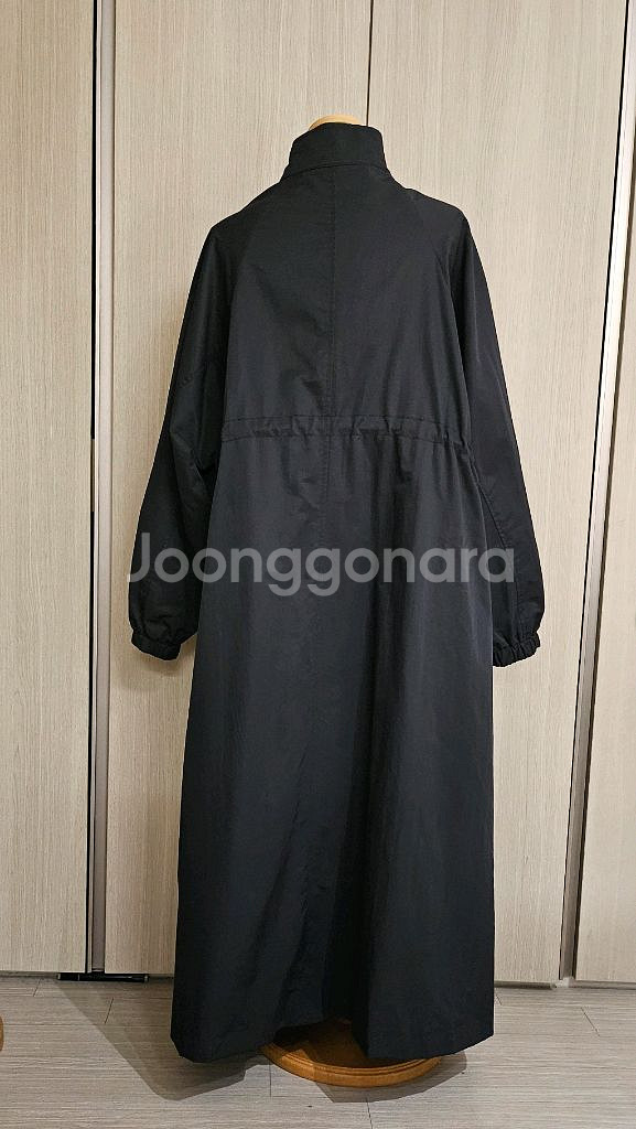 (새상품)청담동 편집샵 프라다원단 바람막이 블랙 롱코트--5