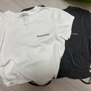 인스턴트펑크 스트랩 티셔츠