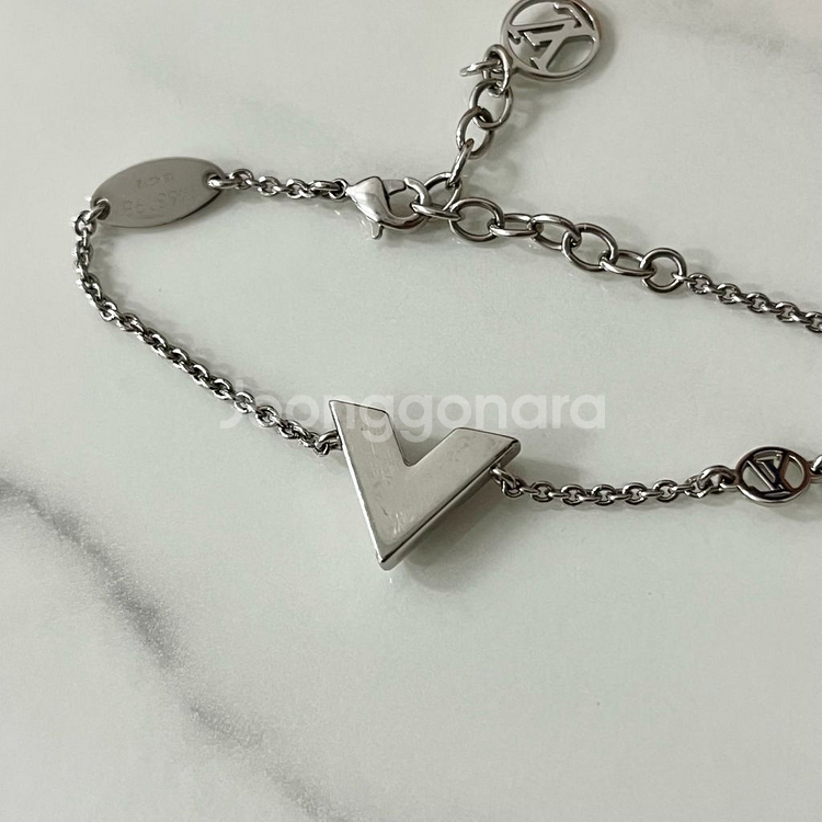 루이비통 에센셜 V 은장 서플 팔찌--2