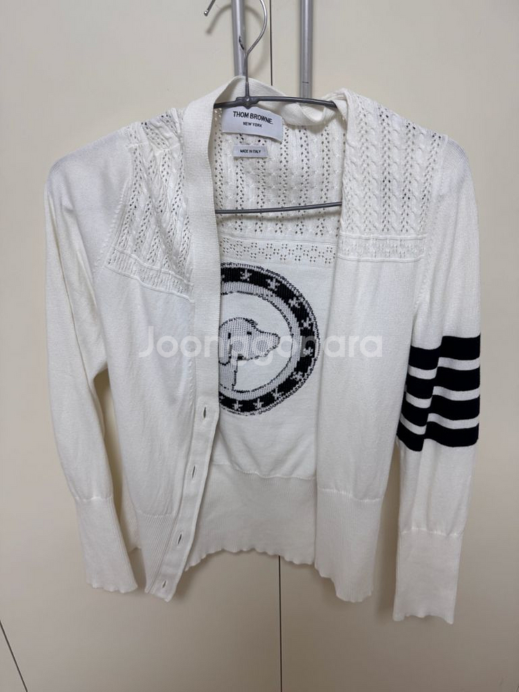 (새상품) 톰브라운 헥사 매달리온 아이콘 가디건 화이트--1